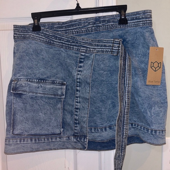 Blue turtle asymmetrical Skirt NWT size xl - Picture 2 of 3
